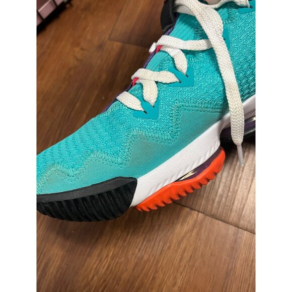 Nike LeBron 16 Low Air Max Trainer 2 - Size 10.5 - Picture 14 of 14